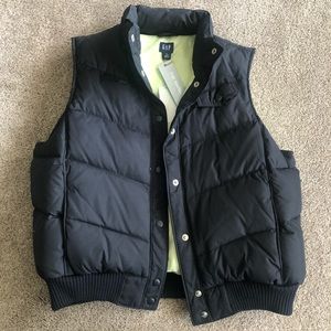 GAP black puffer vest size XL